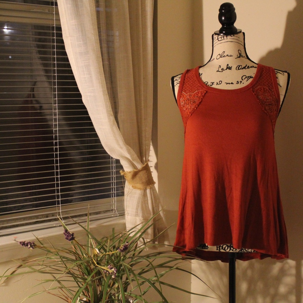 🍊🍊Dark orange flowy and formal Rewind tank top